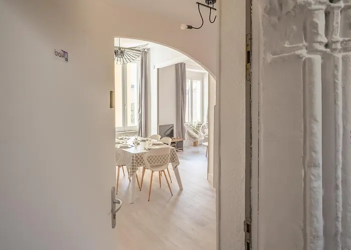 Le Convivial ~ Climatisation ~ Terrasse ~ Halles Apartman Narbonne