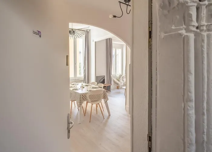 Le Convivial ~ Climatisation ~ Terrasse ~ Halles Apartment Narbonne