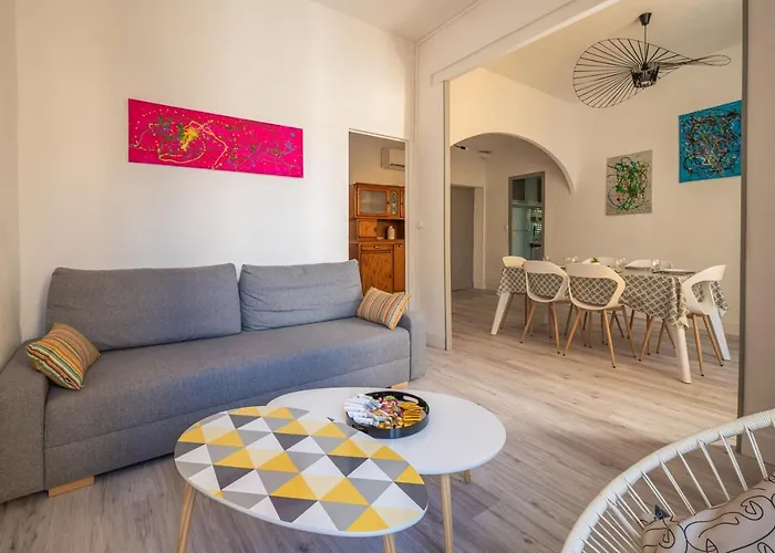 Le Convivial ~ Climatisation ~ Terrasse ~ Halles Apartment Narbonne